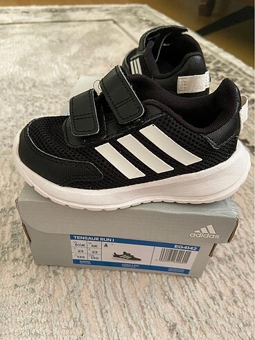 23 numara Adidas