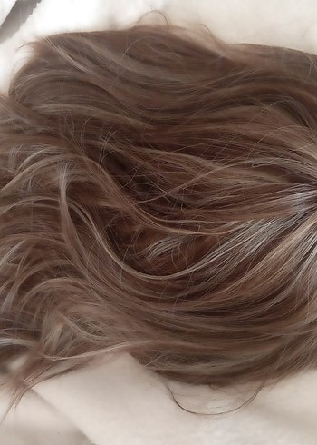 kumral bej tonları uzun peruk saç - Görsel 4