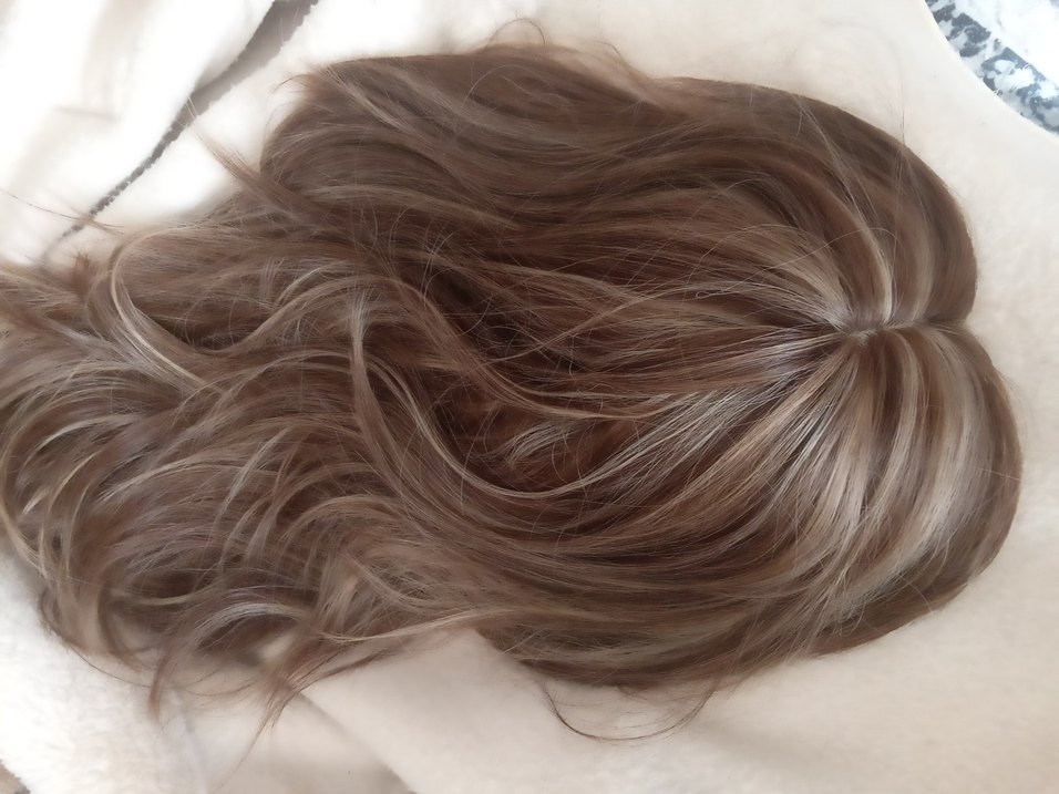 kumral bej tonları uzun peruk saç - Görsel 4