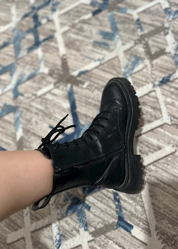 Siyah Deri Topuklu Goth Botlar - Görsel 3