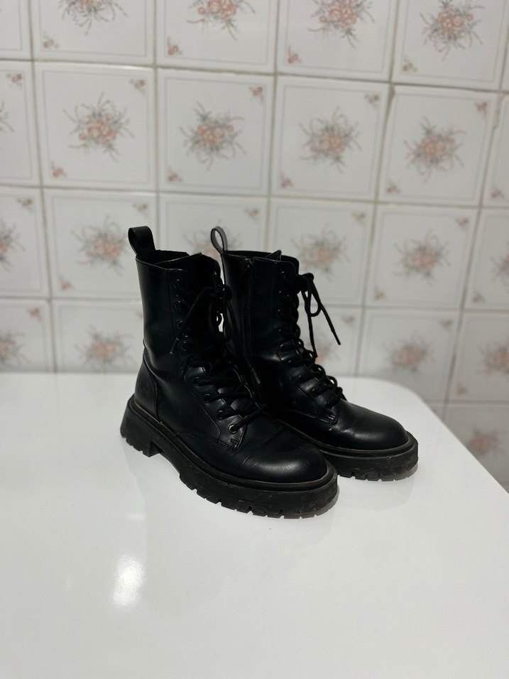 Siyah Deri Topuklu Goth Botlar - Görsel 2