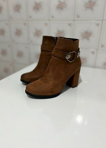 Kahverengi Süet Tokalı Blok Topuklu Kadın Bot - Görsel 5