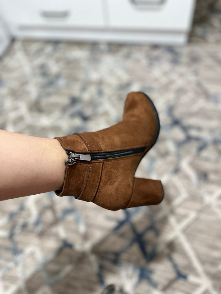 Kahverengi Süet Tokalı Blok Topuklu Kadın Bot - Görsel 2