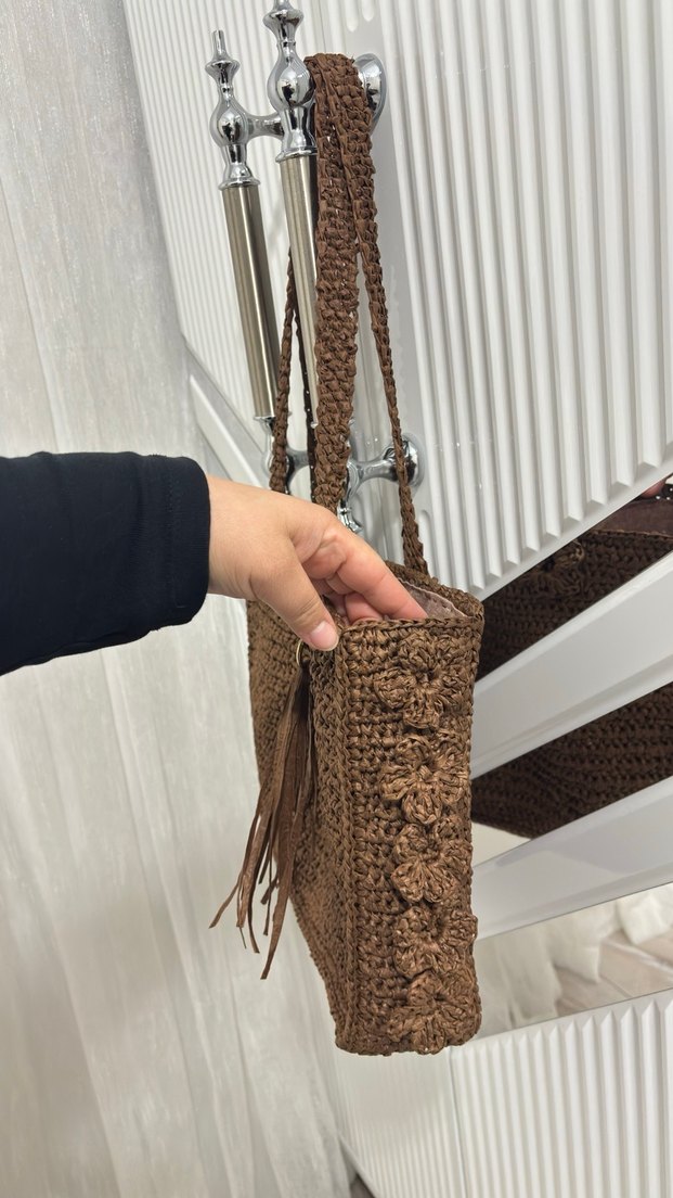 Püsküllü Kahverengi Örgü Kadın Çanta - Görsel 3