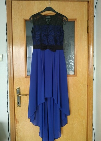 Şifon dökümlü mavi elbise