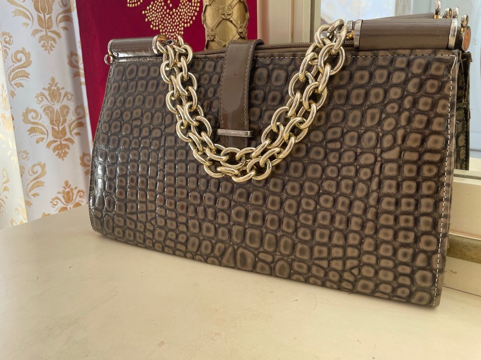 Zincir Detaylı Yılan Desenli Kadın El Çantası - Görsel 2