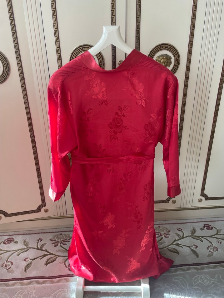 Uzun Kırmızı Kadın Sabahlık - Görsel 2