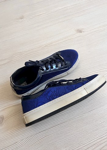 38 Beden dantel detaylı sneaker