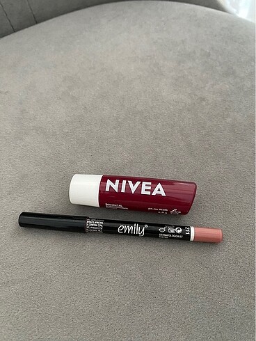 nivea bögürtlen ve emily 211