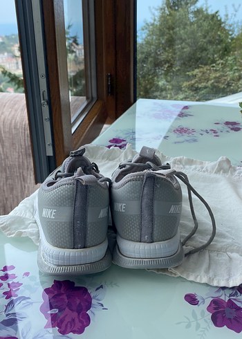 Gri Bağcıklı Nike Kadın Spor Ayakkabı - Görsel 3