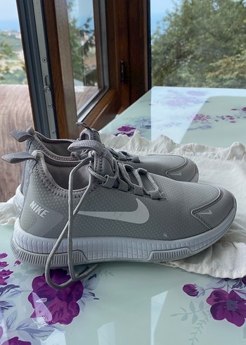 Gri Bağcıklı Nike Kadın Spor Ayakkabı - Görsel 2