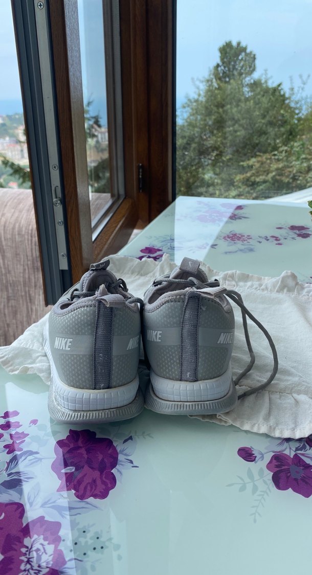 Gri Bağcıklı Nike Kadın Spor Ayakkabı - Görsel 3