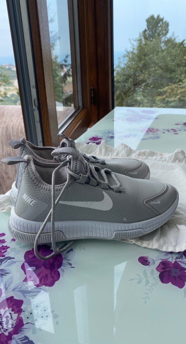 Gri Bağcıklı Nike Kadın Spor Ayakkabı - Görsel 2