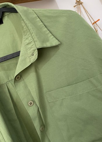 Düğmeli, keten kumaşlı kadın gömlek - Görsel 2