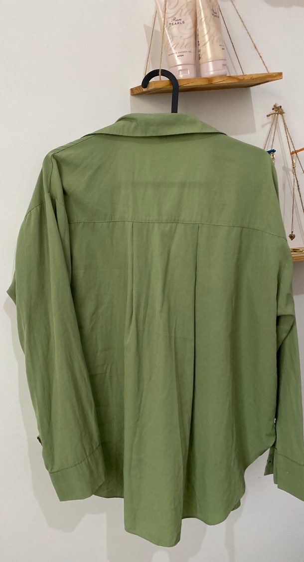 Düğmeli, keten kumaşlı kadın gömlek - Görsel 3