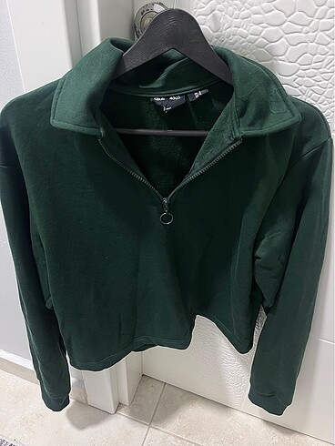 s Beden Fermuarlı crop sweatshirt