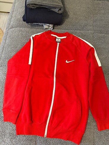 Nike orjinal kırmızı hırka