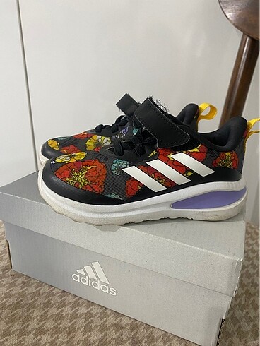 Adidas spor ayakkabı