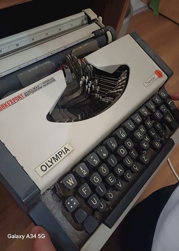 Olympia Beyaz Gri Mekanik Daktilo - Görsel 3