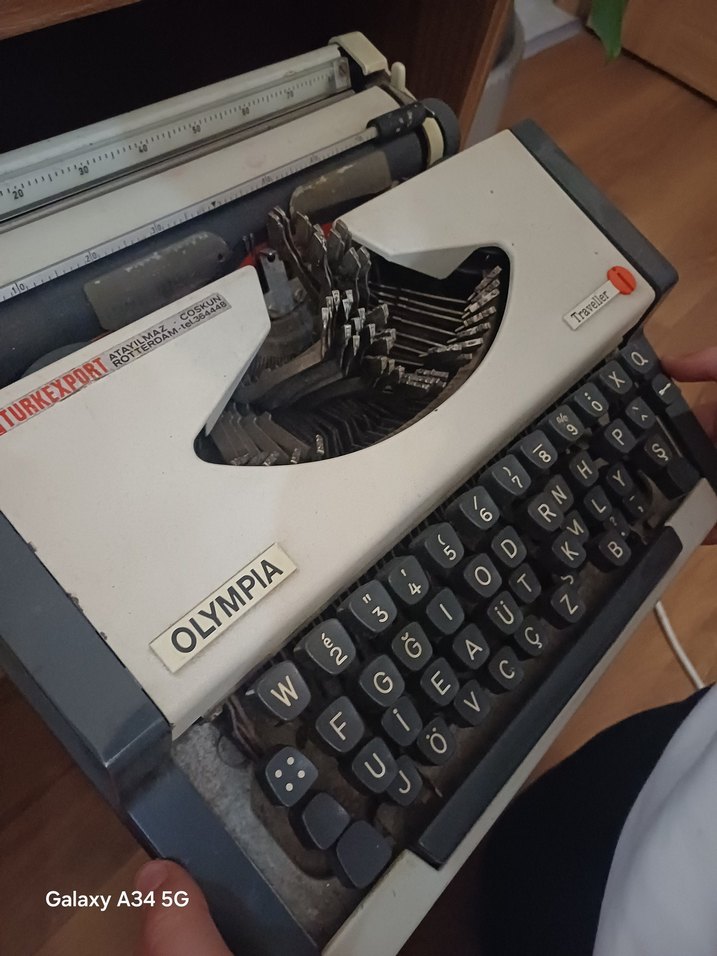 Olympia Beyaz Gri Mekanik Daktilo - Görsel 3