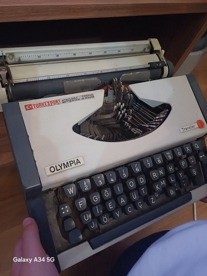 Olympia Beyaz Gri Mekanik Daktilo - Görsel 2
