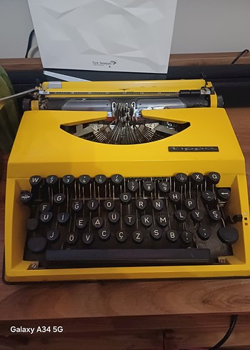 Sarı Vintage Daktilo - Görsel 2