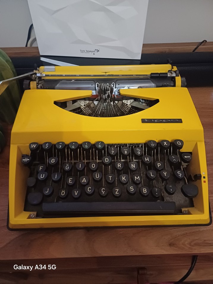 Sarı Vintage Daktilo - Görsel 2