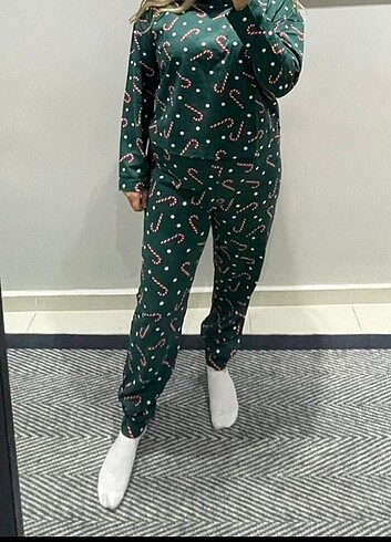 Yılbaşı Temalı Pijama Takımı