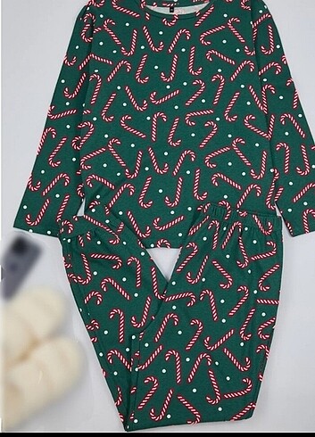 Trendyol & Milla Yılbaşı Temalı Pijama Takımı
