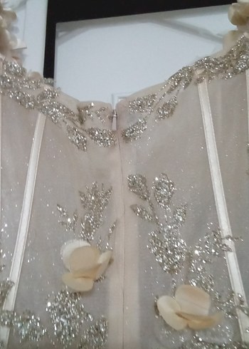 Çiçek ve korse Detaylı Straplez Gold Gelinlik - Görsel 5