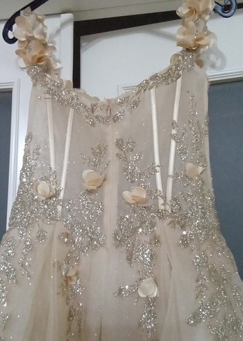 Çiçek ve korse Detaylı Straplez Gold Gelinlik - Görsel 4