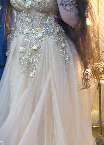 Çiçek ve korse Detaylı Straplez Gold Gelinlik - Görsel 14