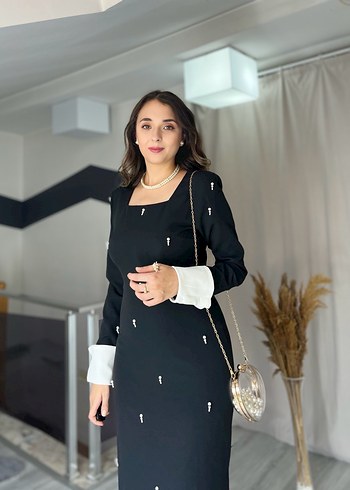 Zara Siyah Uzun Manşet Kol İnci İşlemeli Kadın Elbise