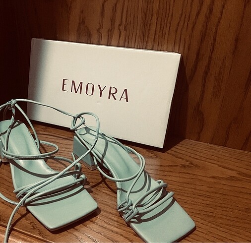 Diğer Emoyra kısa topuklu sandalet