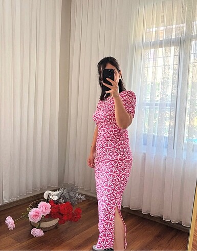 Diğer Pembe yırtmaçlı elbise