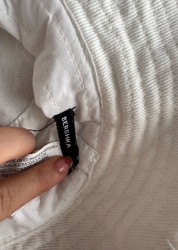 Beden beyaz Renk BERSHKA STD/ Fırfırlı Beyaz Keten Kadın Şapka