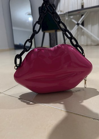  Beden Zincir Detaylı Pembe Kadın Dudak Şekilli Clutch Çanta