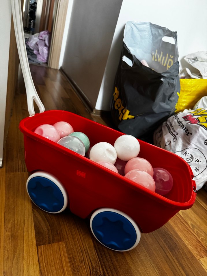 Pastel Renkli Kırmızı Çekçekli Top Arabası - Görsel 3