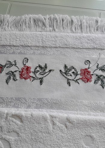 Nakışlı Püsküllü Beyaz Havlu - Görsel 2