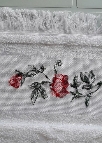 Nakışlı Beyaz Püsküllü Havlu - Görsel 3