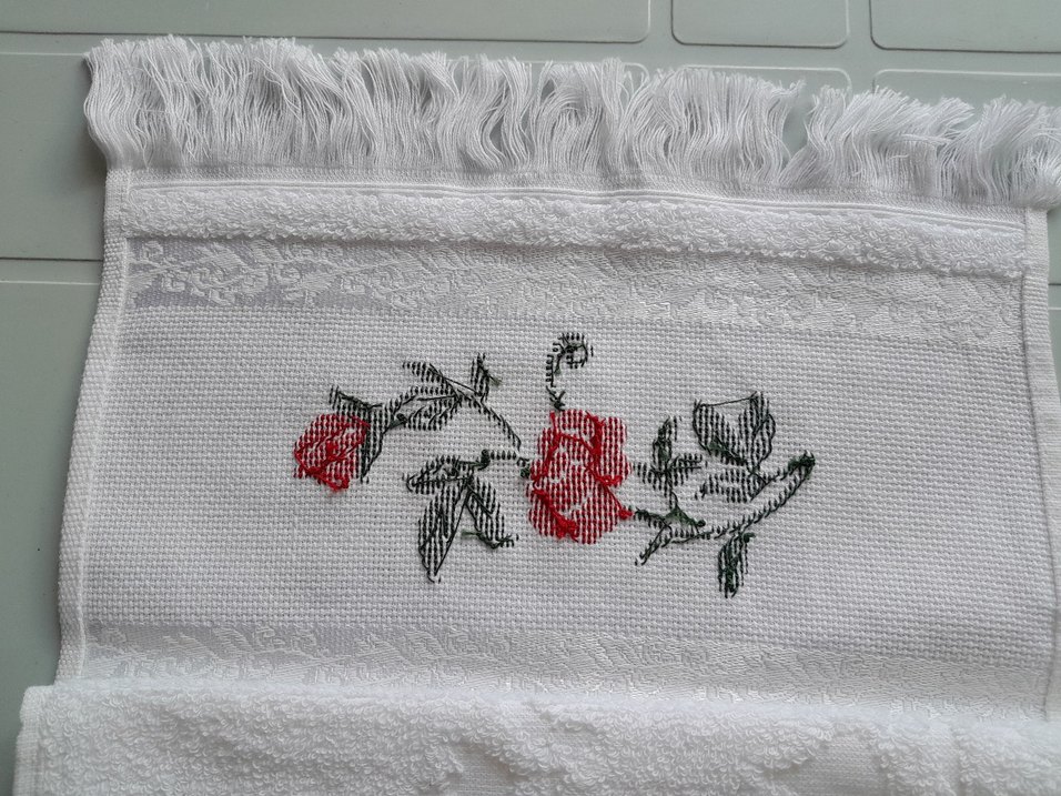 Nakışlı Beyaz Püsküllü Havlu - Görsel 3