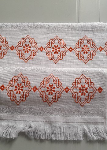 Renkli Nakışlı Beyaz Havlu - Görsel 2