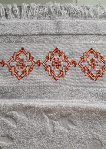 Renkli Nakışlı Beyaz Havlu - Görsel 5