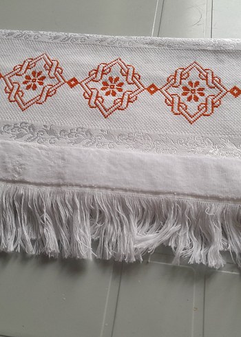 Renkli Nakışlı Beyaz Havlu - Görsel 3