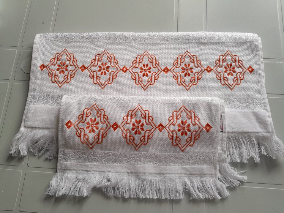 Renkli Nakışlı Beyaz Havlu - Görsel 2