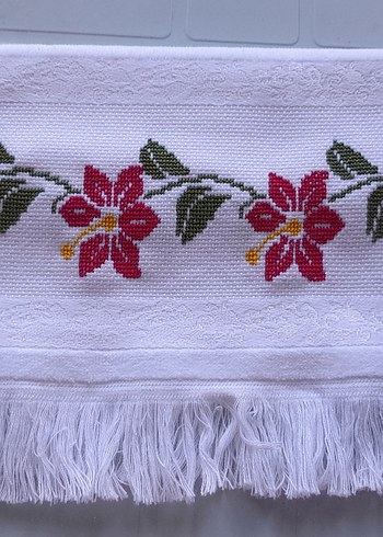 Nakışlı Beyaz Havlu Çiçek Desenli - Görsel 3