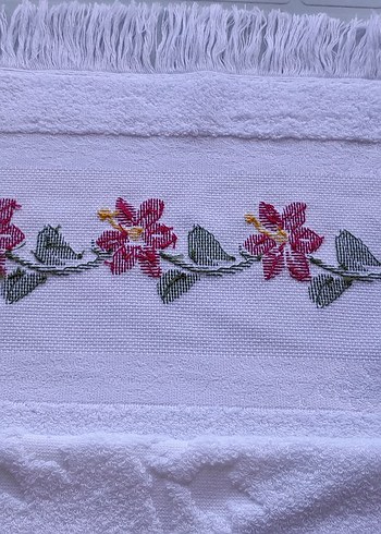 Nakışlı Beyaz Havlu Çiçek Desenli - Görsel 5