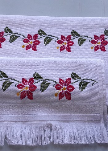 Nakışlı Beyaz Havlu Çiçek Desenli - Görsel 2