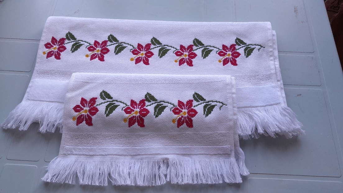 Nakışlı Beyaz Havlu Çiçek Desenli - Görsel 2