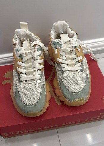 Beyaz Bağcıklı Stiletto Topuklu Kadın Spor Ayakkabı